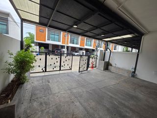 For rent 3 bedrooms townhouse in Khlong Sam Wa, Bangkok