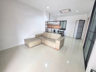 For rent 3 bedrooms townhouse in Khlong Sam Wa, Bangkok