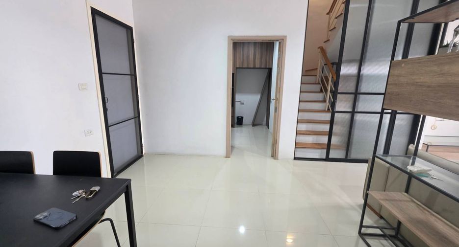 For rent 3 bedrooms townhouse in Khlong Sam Wa, Bangkok