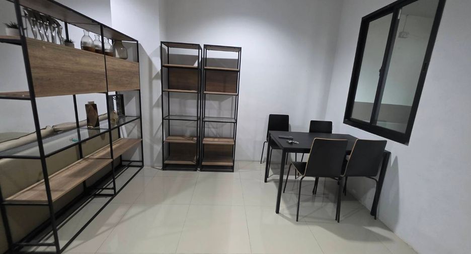 For rent 3 bedrooms townhouse in Khlong Sam Wa, Bangkok