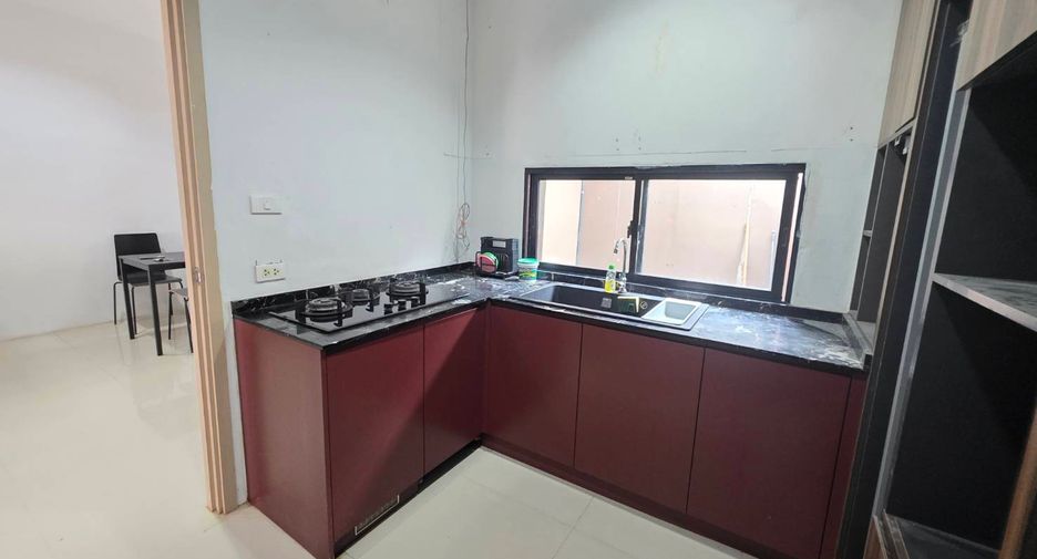 For rent 3 bedrooms townhouse in Khlong Sam Wa, Bangkok