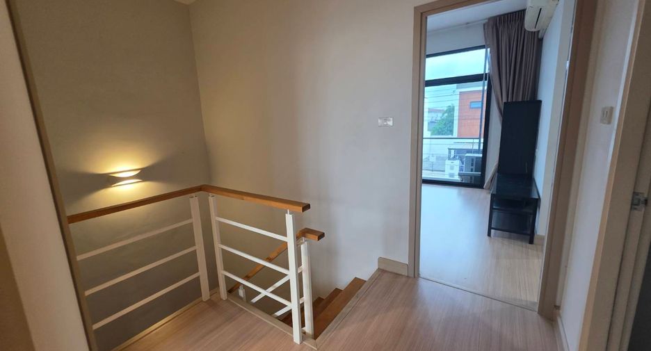 For rent 3 bedrooms townhouse in Khlong Sam Wa, Bangkok