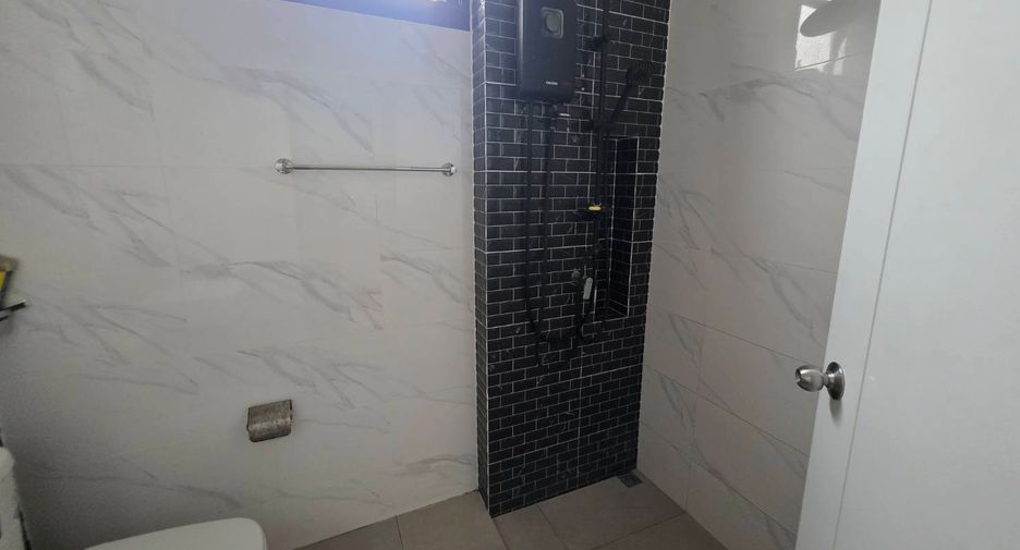 For rent 3 bedrooms townhouse in Khlong Sam Wa, Bangkok