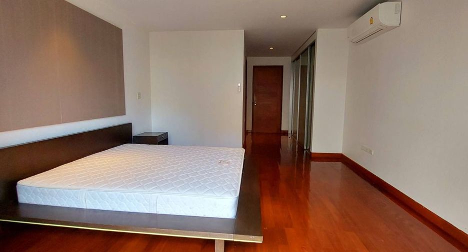 For rent 4 bedrooms apartment in Khlong Toei, Bangkok