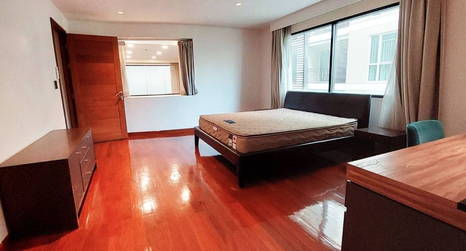 For rent 4 bedrooms apartment in Khlong Toei, Bangkok