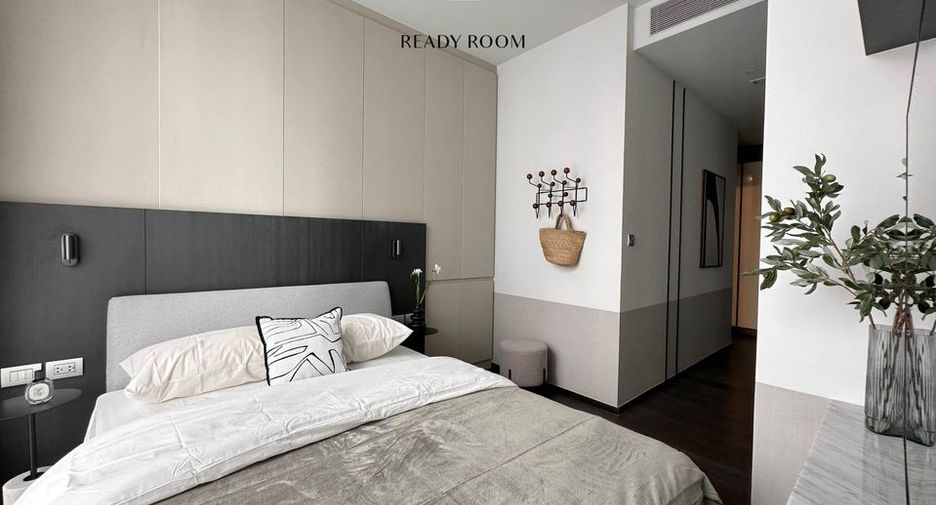 For rent 3 bedrooms apartment in Khlong Toei, Bangkok