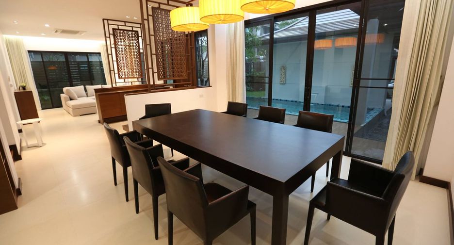 For rent 4 bedrooms house in Watthana, Bangkok