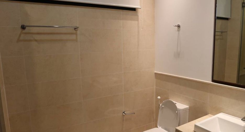 For rent 4 bedrooms house in Watthana, Bangkok