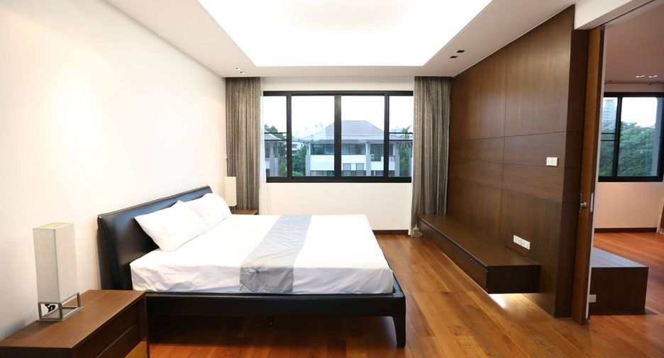 For rent 4 bedrooms house in Watthana, Bangkok