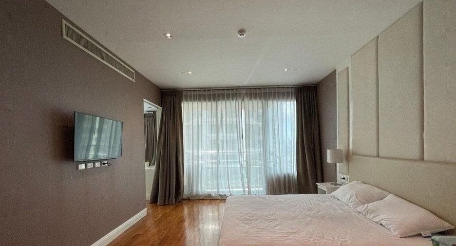 For rent 4 bedrooms apartment in Khlong Toei, Bangkok