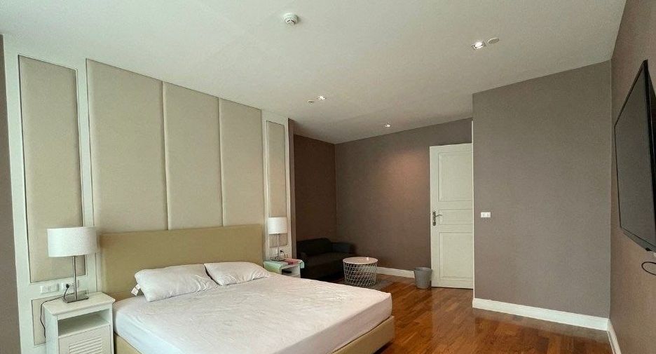 For rent 4 bedrooms apartment in Khlong Toei, Bangkok