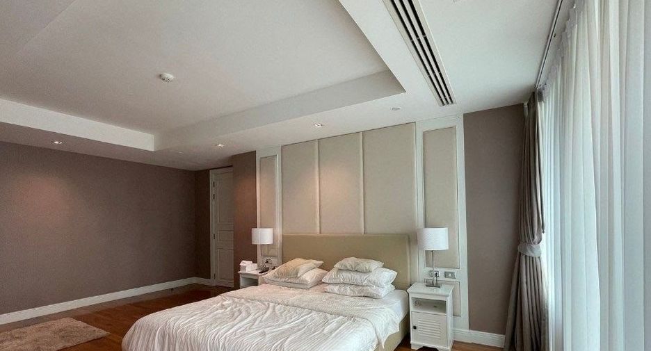 For rent 4 bedrooms apartment in Khlong Toei, Bangkok