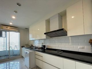 For rent 4 bedrooms apartment in Khlong Toei, Bangkok