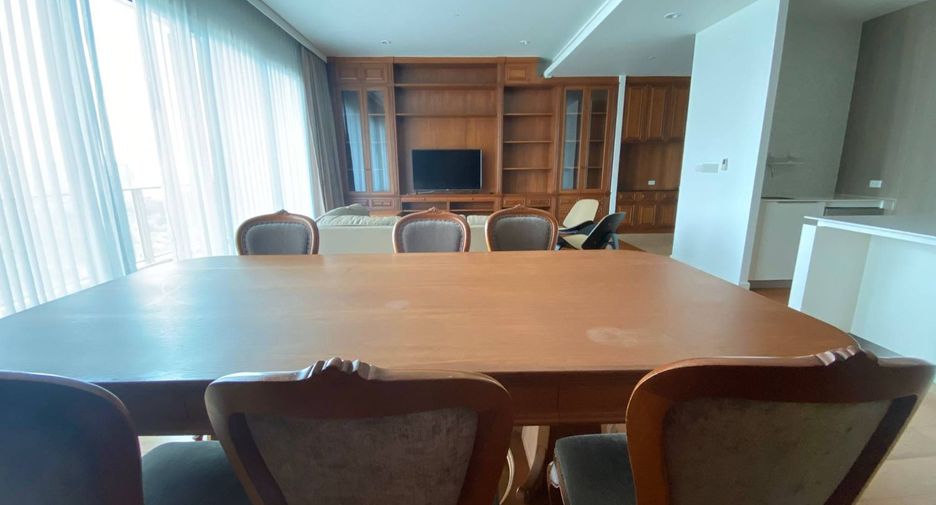For rent 3 bedrooms apartment in Pathum Wan, Bangkok