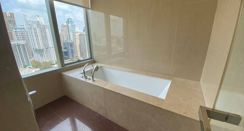 For rent 3 bedrooms apartment in Pathum Wan, Bangkok