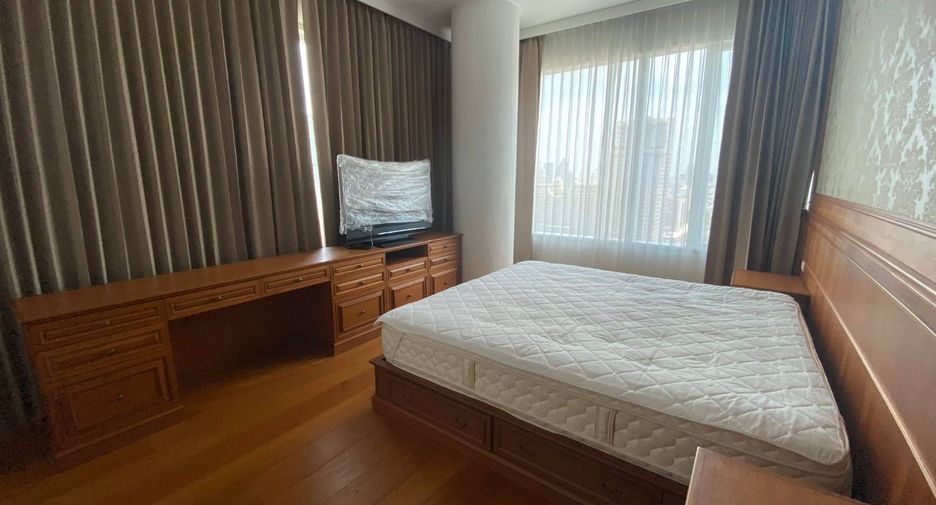 For rent 3 bedrooms apartment in Pathum Wan, Bangkok