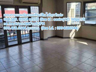 For rent 4 bedrooms townhouse in Wang Thonglang, Bangkok