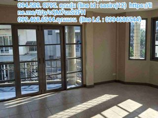 For rent 4 bedrooms townhouse in Wang Thonglang, Bangkok