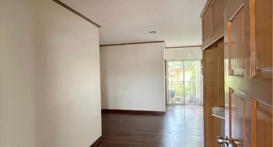 For rent 4 bedrooms house in Suan Luang, Bangkok