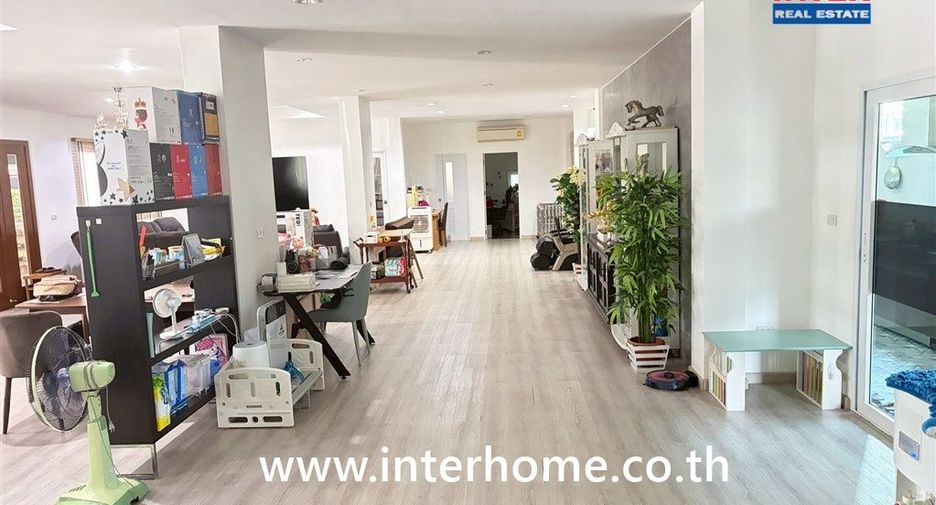 Casa en alquiler y en venta de 6 habitaciones en Khlong Sam Wa, Bangkok