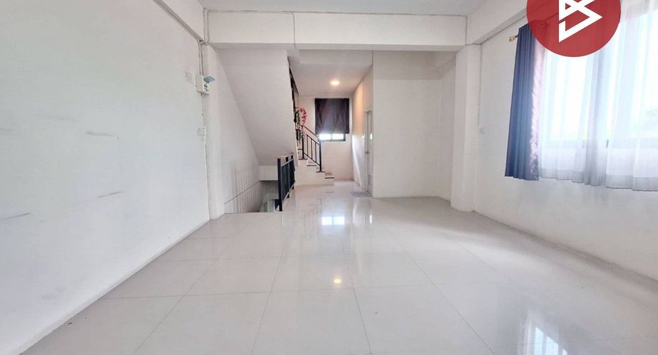 For sale 2 bedrooms retail Space in Sam Phran, Nakhon Pathom
