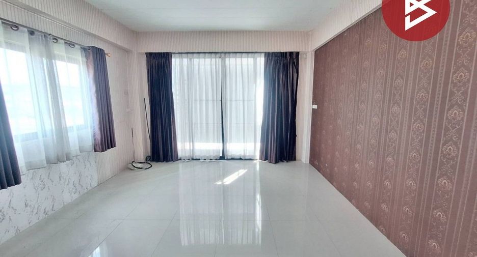 For sale 2 bedrooms retail Space in Sam Phran, Nakhon Pathom