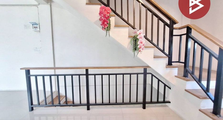 For sale 2 bedrooms retail Space in Sam Phran, Nakhon Pathom