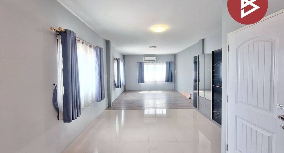 For sale 2 bedrooms retail Space in Sam Phran, Nakhon Pathom