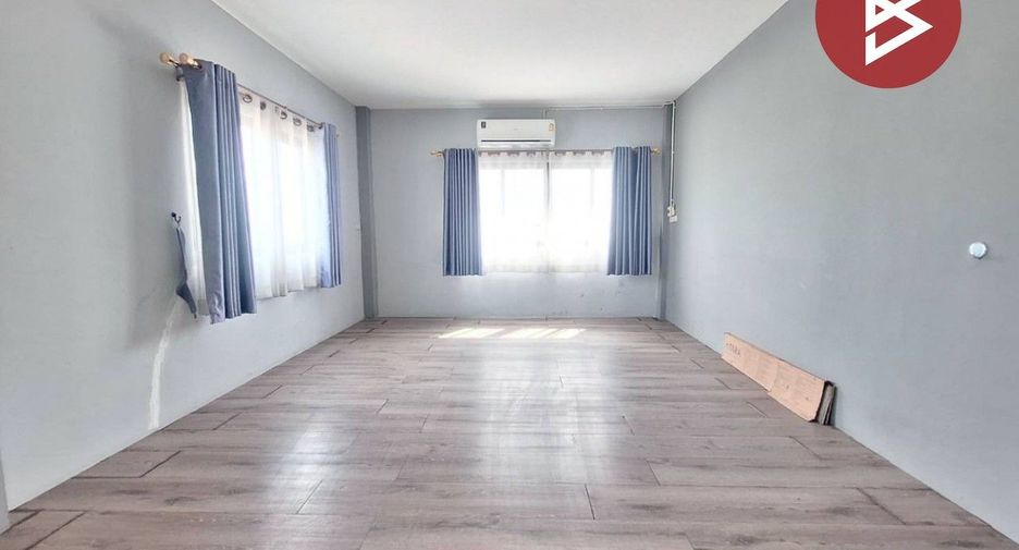 For sale 2 bedrooms retail Space in Sam Phran, Nakhon Pathom