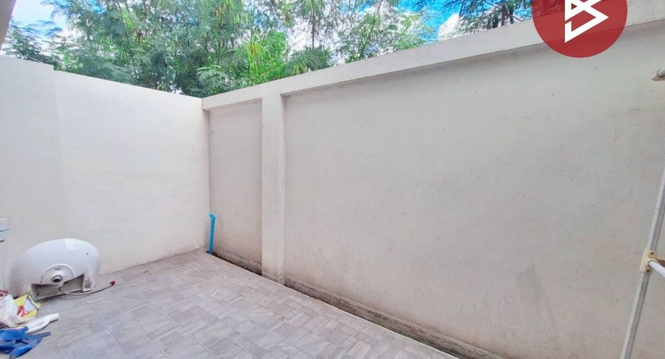 For sale 2 bedrooms retail Space in Sam Phran, Nakhon Pathom