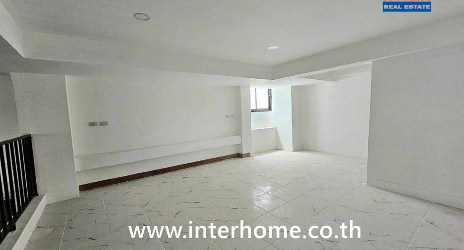 For sale retail Space in Pom Prap Sattru Phai, Bangkok
