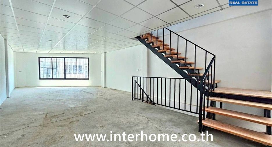 For sale retail Space in Pom Prap Sattru Phai, Bangkok