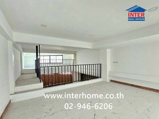 For sale retail Space in Pom Prap Sattru Phai, Bangkok
