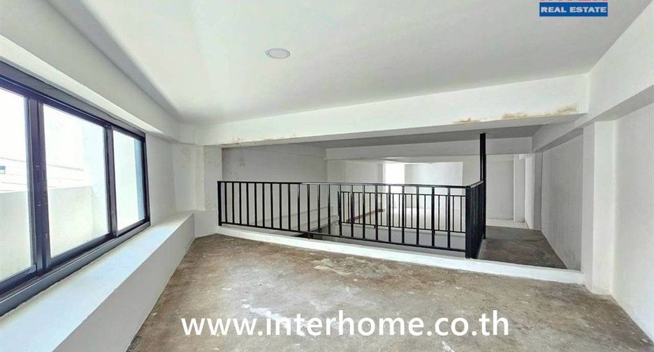 For sale retail Space in Pom Prap Sattru Phai, Bangkok