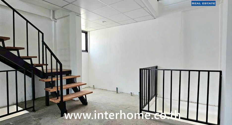 For sale retail Space in Pom Prap Sattru Phai, Bangkok