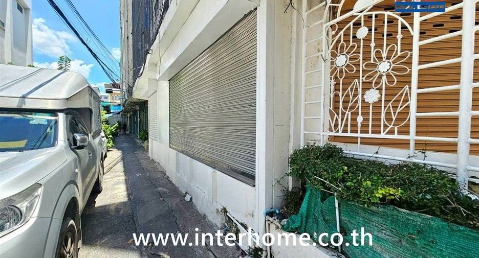 For sale retail Space in Pom Prap Sattru Phai, Bangkok