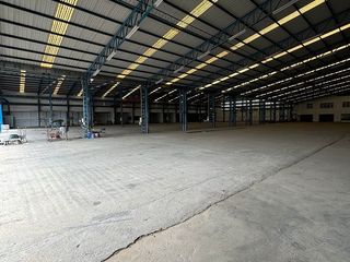 For rent 4 bedrooms warehouse in Mueang Nakhon Pathom, Nakhon Pathom