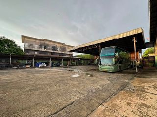 For rent 4 bedrooms warehouse 