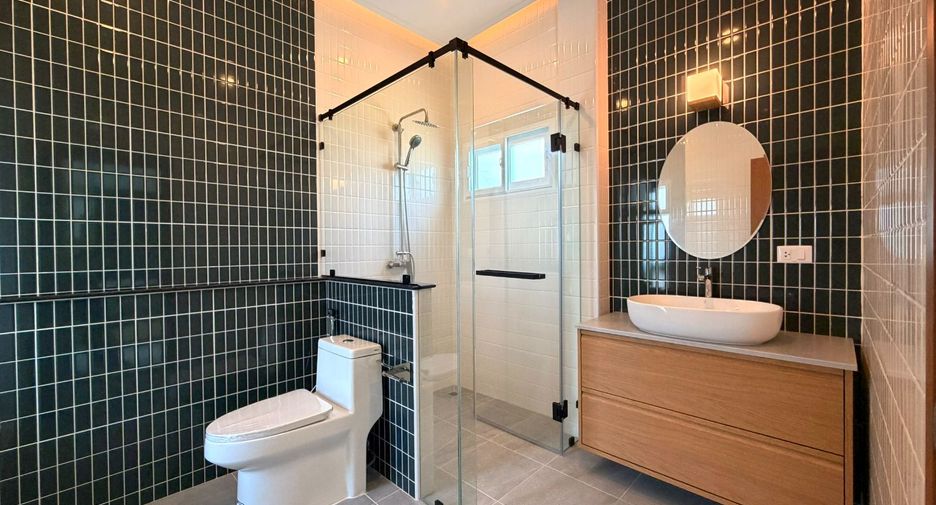 For sale 3 bedrooms villa in Bang Lamung, Chonburi