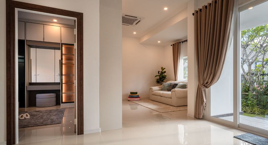 For sale 3 bedrooms villa in Bang Lamung, Chonburi