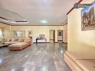 Casa en alquiler y en venta de 3 habitaciones en Bang Lamung, Chonburi
