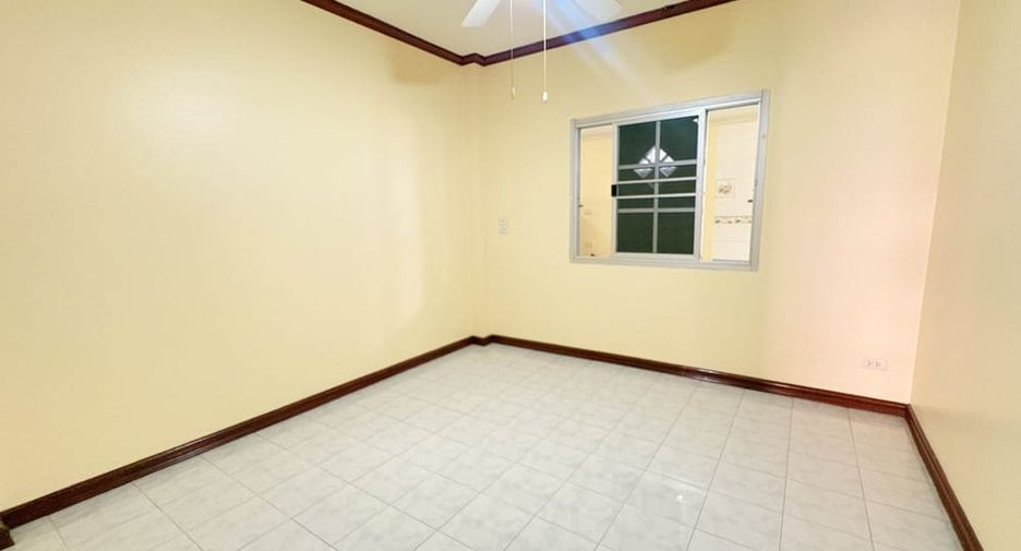 Casa en alquiler y en venta de 3 habitaciones en Bang Lamung, Chonburi