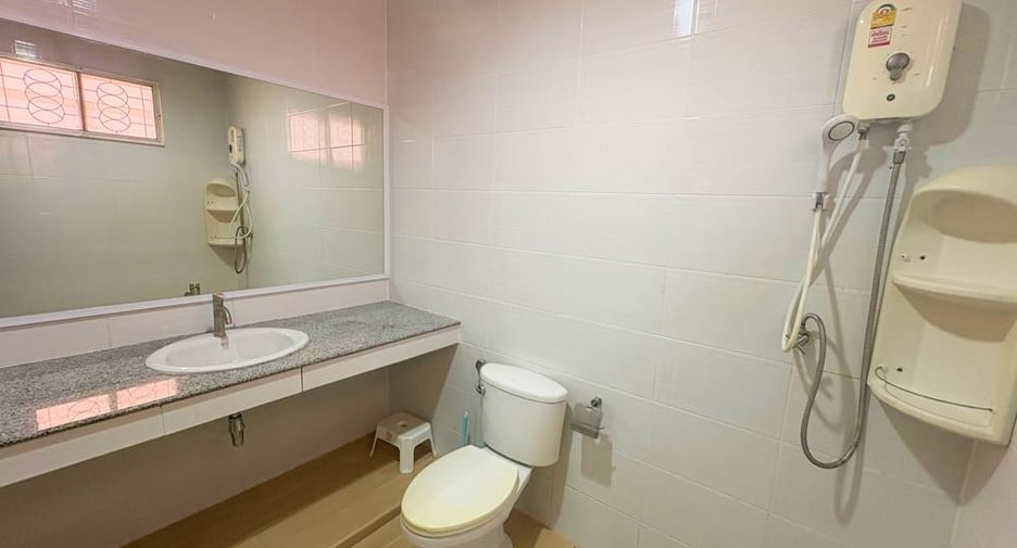 Casa en alquiler y en venta de 3 habitaciones en Bang Lamung, Chonburi
