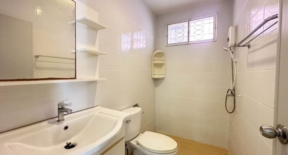 Casa en alquiler y en venta de 3 habitaciones en Bang Lamung, Chonburi