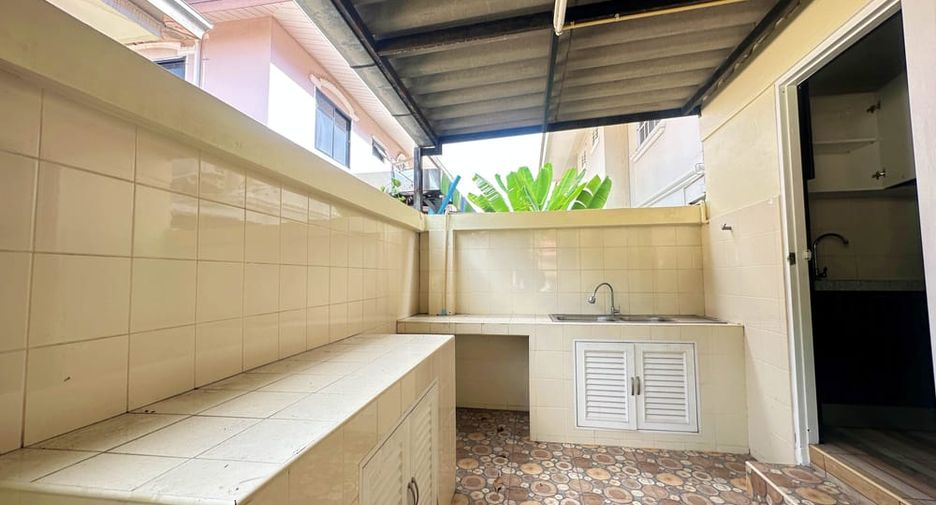 Casa en alquiler y en venta de 3 habitaciones en Bang Lamung, Chonburi