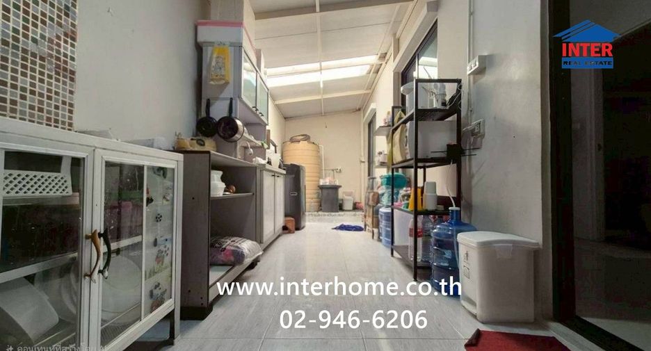 For sale 4 bedrooms townhouse in Khlong Luang, Pathum Thani