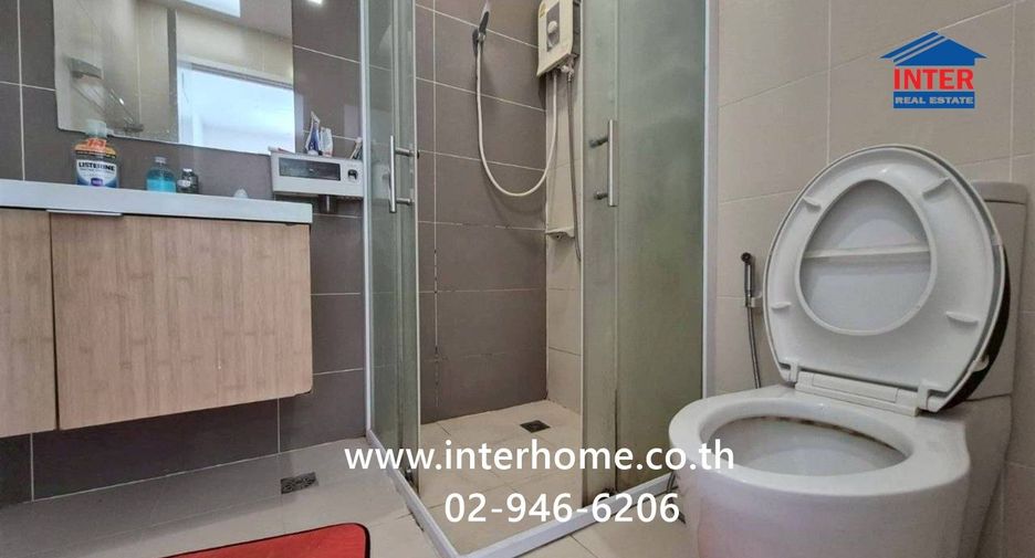 For sale 4 bedrooms townhouse in Khlong Luang, Pathum Thani