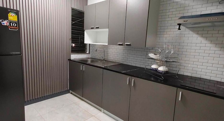 For rent 3 bedrooms condo in Jomtien, Pattaya