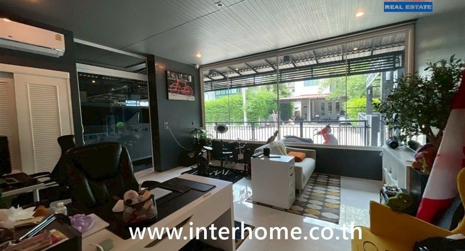 Haus zum Kauf mit 4 Zimmer in Khlong Sam Wa, Bangkok