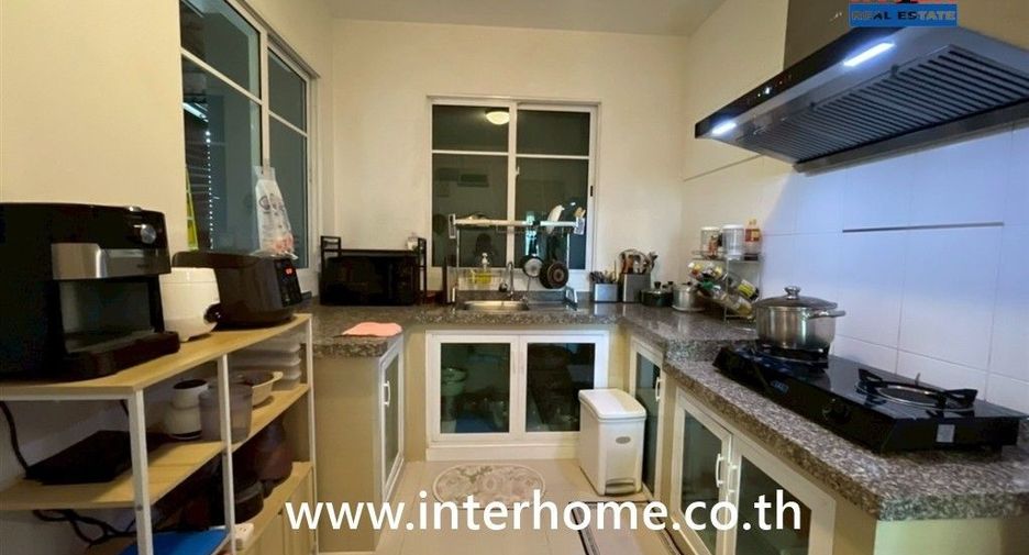Haus zum Kauf mit 4 Zimmer in Khlong Sam Wa, Bangkok